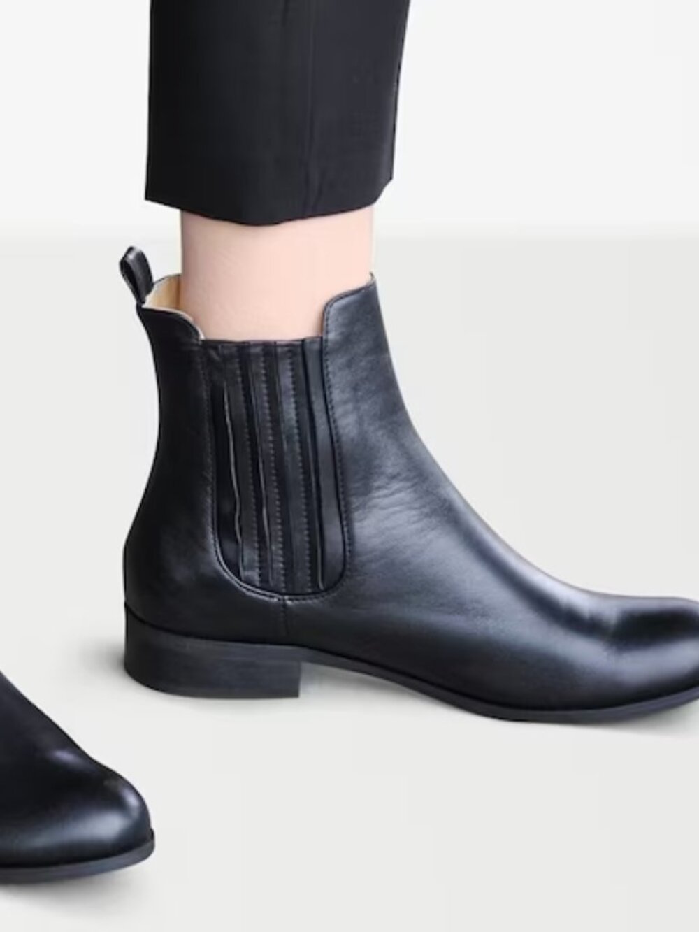 Julia Bo Lamont-style Chelsea Boots
